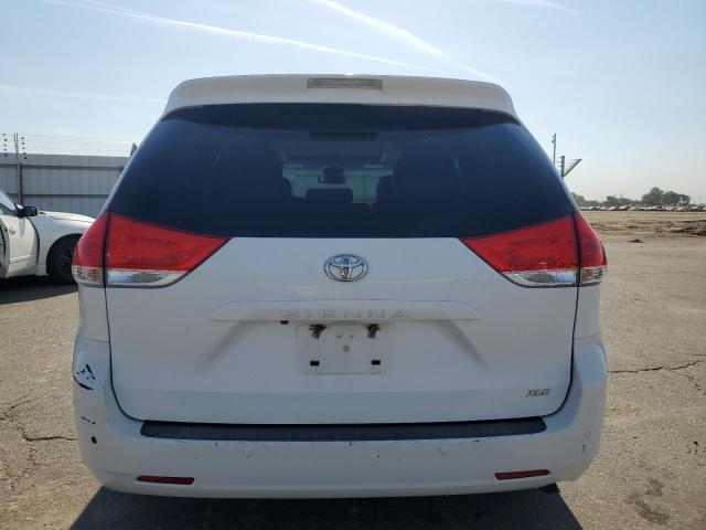 5TDYK3DC1CS223281 - 2012 TOYOTA SIENNA XLE WHITE photo 6