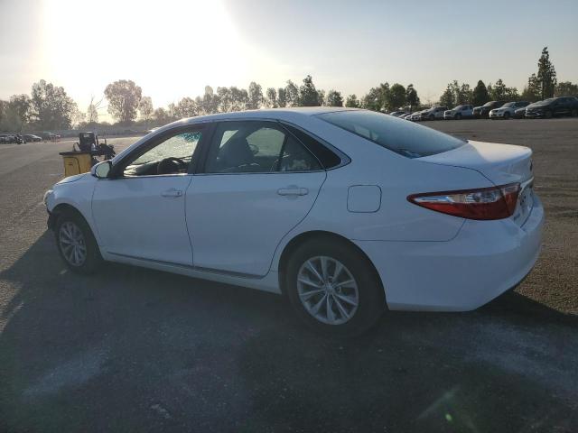 4T1BF1FK1HU663597 - 2017 TOYOTA CAMRY LE WHITE photo 2