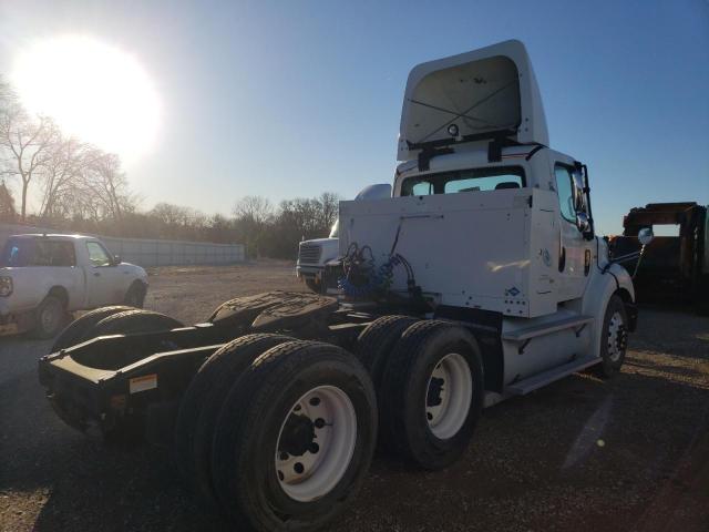 1FUJC5DX7CHBR9064 - 2012 FREIGHTLINER M2 112 MEDIUM DUTY WHITE photo 4