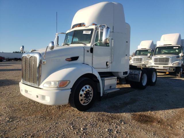 1NPVDH9X9FD285641 - 2015 PETERBILT 384 WHITE photo 2