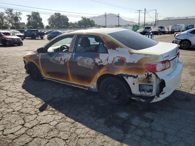 2T1BU4EE9BC636594 - 2011 TOYOTA COROLLA BASE WHITE photo 2