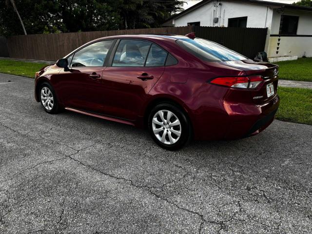 5YFEPMAE2NP343599 - 2022 TOYOTA COROLLA LE RED photo 3