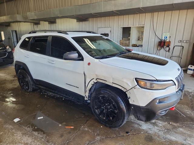 1C4PJMBX7KD104042 - 2019 JEEP CHEROKEE TRAILHAWK WHITE photo 4