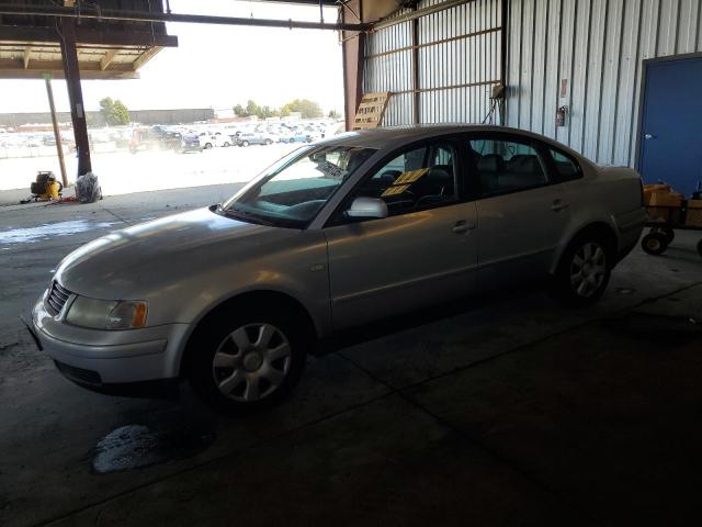 1999 VOLKSWAGEN PASSAT GLS, 