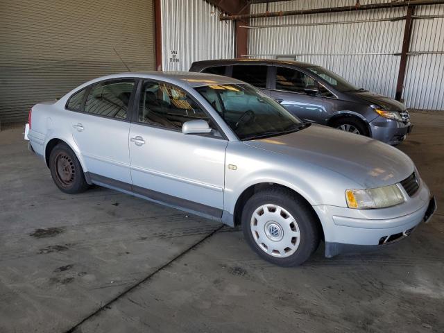 WVWMA63B0XE427125 - 1999 VOLKSWAGEN PASSAT GLS SILVER photo 4