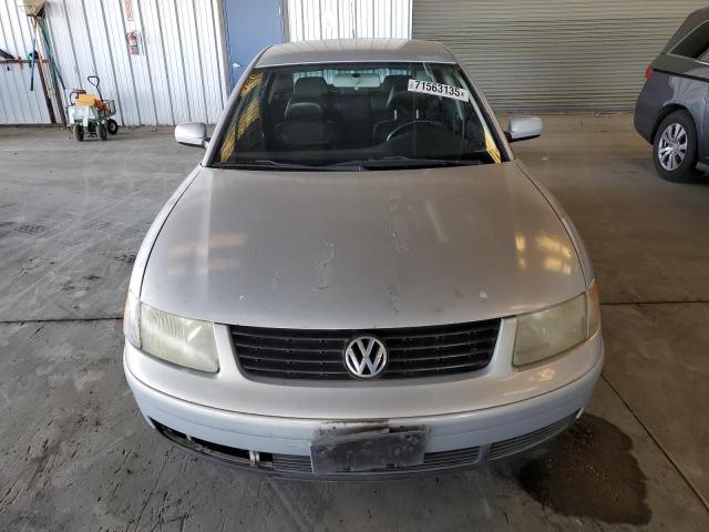 WVWMA63B0XE427125 - 1999 VOLKSWAGEN PASSAT GLS SILVER photo 5