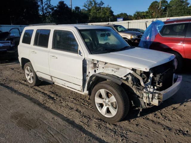 1C4NJPFB9FD107912 - 2015 JEEP PATRIOT LATITUDE WHITE photo 4