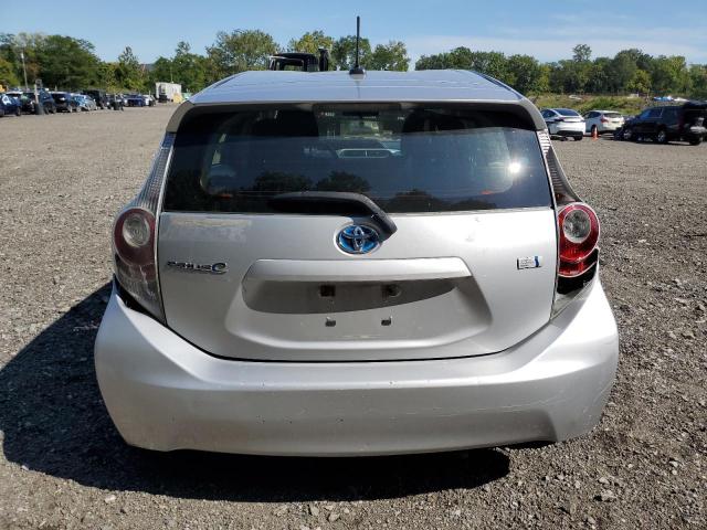 JTDKDTB38C1514327 - 2012 TOYOTA PRIUS C Silber Foto 6