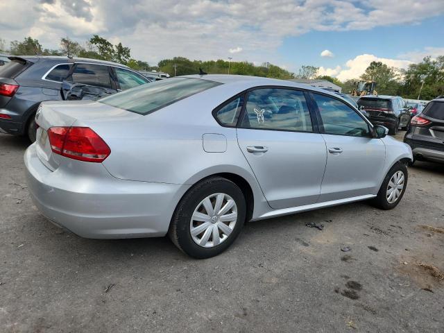 1VWAH7A34DC038850 - 2013 VOLKSWAGEN PASSAT S Күміс фото 3