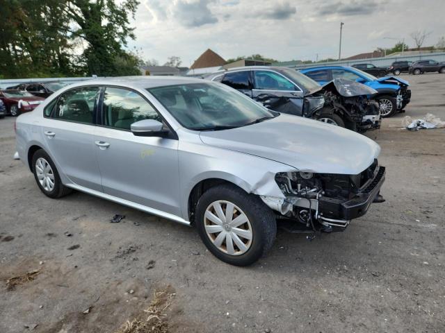 1VWAH7A34DC038850 - 2013 VOLKSWAGEN PASSAT S Күміс фото 4