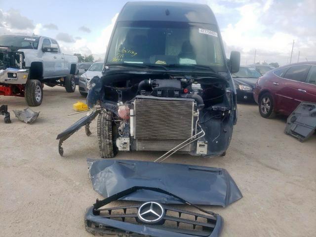 WD3PE7CD8JP633811 - 2018 MERCEDES-BENZ SPRINTER 2500 BLUE photo 9