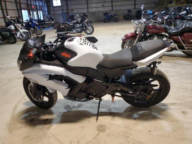 JKAEXEE14DDA14625 - 2013 KAWASAKI EX650 E WHITE photo 3