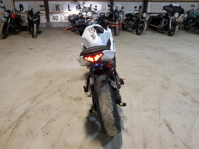 JKAEXEE14DDA14625 - 2013 KAWASAKI EX650 E WHITE photo 4