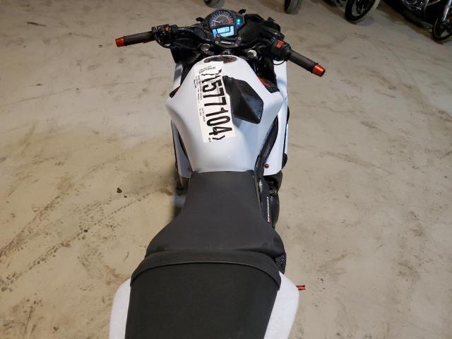 JKAEXEE14DDA14625 - 2013 KAWASAKI EX650 E WHITE photo 6