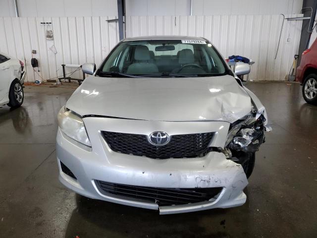 2T1BU4EE3AC526591 - 2010 TOYOTA COROLLA BASE SILVER photo 5