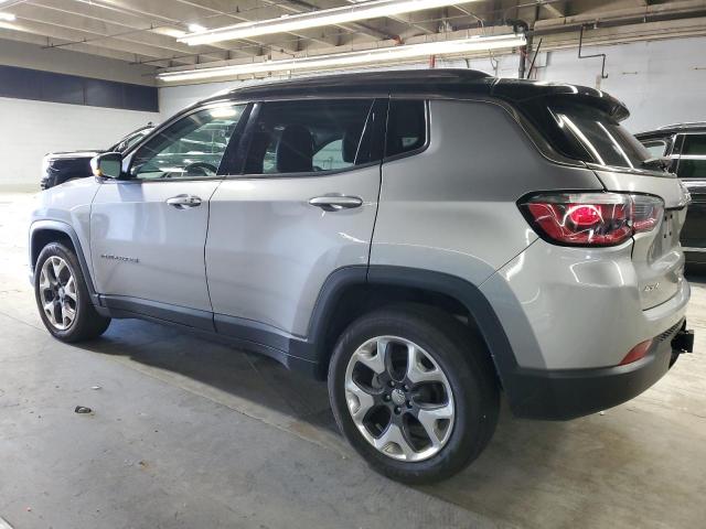 3C4NJDCB3JT456151 - 2018 JEEP COMPASS LIMITED فضي صورة 2