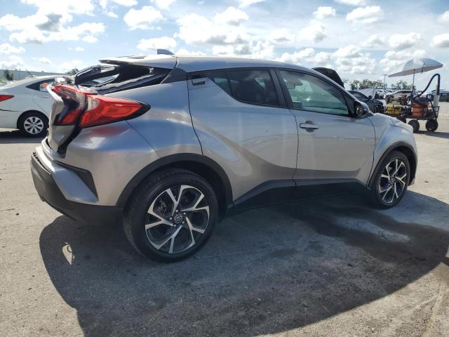 NMTKHMBXXKR078674 - 2019 TOYOTA C-HR XLE ვერცხლისფერი ფოტო 3