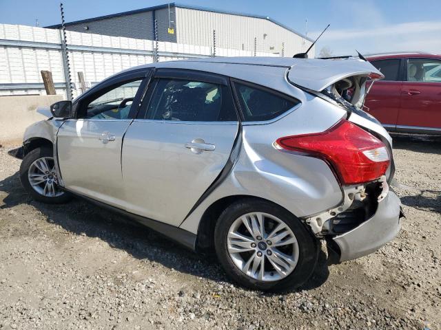 1FAHP3M27CL334059 - 2012 FORD FOCUS SEL SILVER photo 2