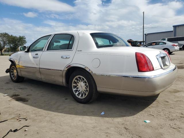 1LNHM82W2YY924875 - 2000 LINCOLN TOWN CAR SIGNATURE WHITE photo 2