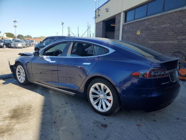 5YJSA1E44JF268625 - 2018 TESLA MODEL S ლურჯი ფოტო 2