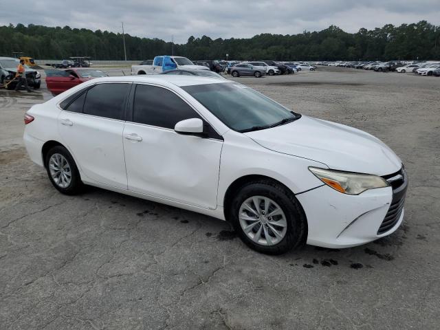4T1BF1FKXHU279320 - 2017 TOYOTA CAMRY LE WHITE photo 4