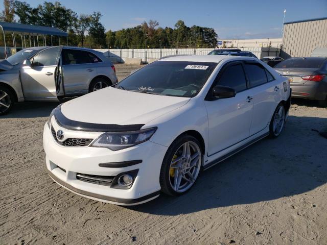 4T1BF1FK5EU789957 - 2014 TOYOTA CAMRY L WHITE photo 1