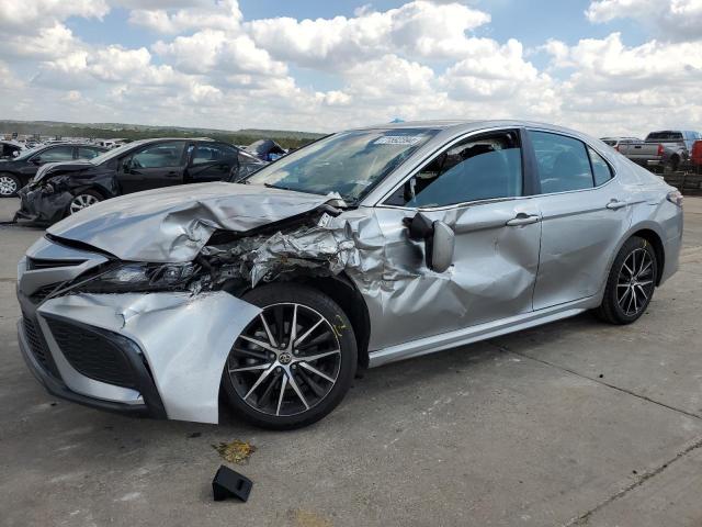 4T1G11AK8PU729556 - 2023 TOYOTA CAMRY SE NIGHT SHADE SILVER photo 1