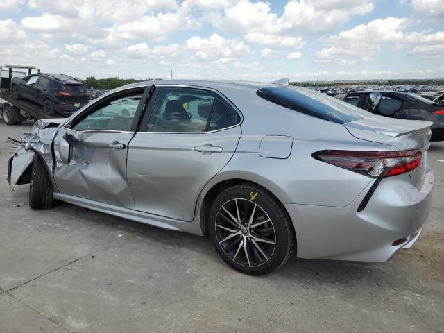 4T1G11AK8PU729556 - 2023 TOYOTA CAMRY SE NIGHT SHADE SILVER photo 2