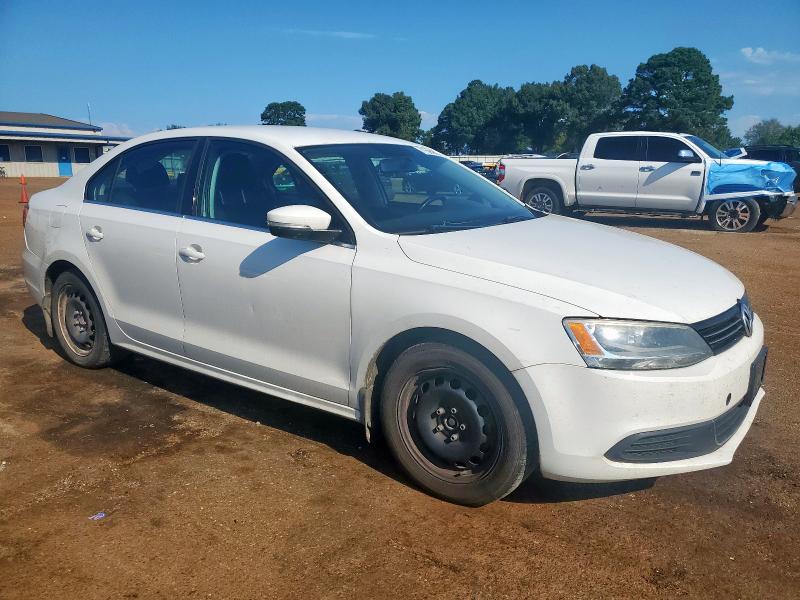 3VWDX7AJ8DM417699 - 2013 VOLKSWAGEN JETTA SE WHITE photo 4