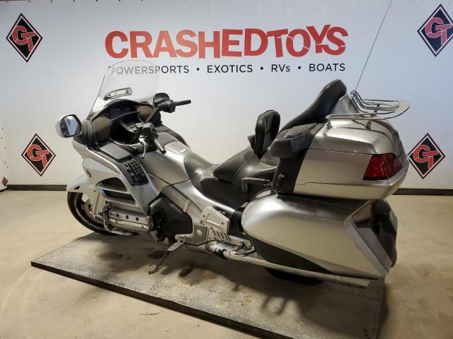 JH2SC68H4FK300254 - 2015 HONDA GL1800 SILVER photo 3