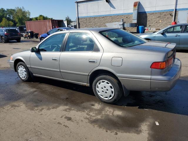 4T1BG22K2YU649586 - 2000 TOYOTA CAMRY CE SILVER photo 2