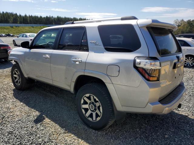 JTEBU5JR8J5515979 - 2018 TOYOTA 4RUNNER SR5/SR5 PREMIUM 银色 照片 2