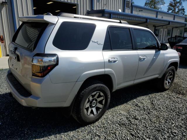 JTEBU5JR8J5515979 - 2018 TOYOTA 4RUNNER SR5/SR5 PREMIUM 银色 照片 3