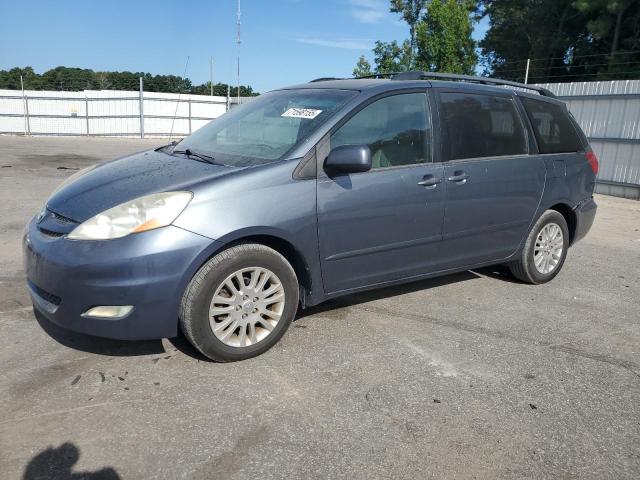 2010 TOYOTA SIENNA XLE, 