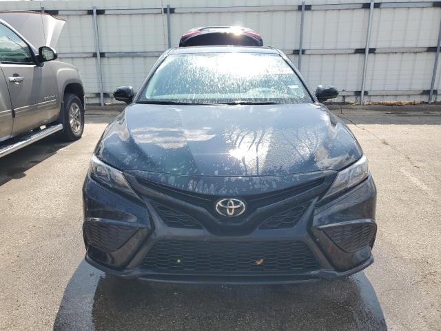 4T1G11AKXRU902948 - 2024 TOYOTA CAMRY SE NIGHT SHADE BLACK photo 5