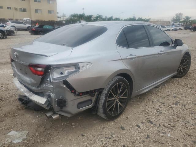 4T1G11AKXPU790780 - 2023 TOYOTA CAMRY SE NIGHT SHADE SILVER photo 3