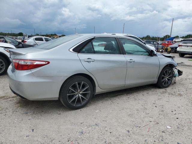 4T1BF1FKXFU905087 - 2015 TOYOTA CAMRY LE 银色 照片 3