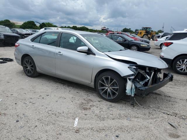 4T1BF1FKXFU905087 - 2015 TOYOTA CAMRY LE 银色 照片 4