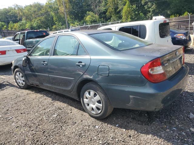 4T1BE32K32U593385 - 2002 TOYOTA CAMRY LE GREEN photo 2