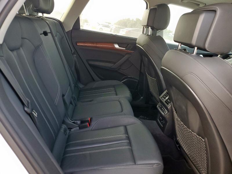 WA1CAAFY0M2010108 - 2021 AUDI Q5 PRESTIGE WHITE photo 11