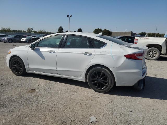 3FA6P0HD8KR282247 - 2019 FORD FUSION SE WHITE photo 2