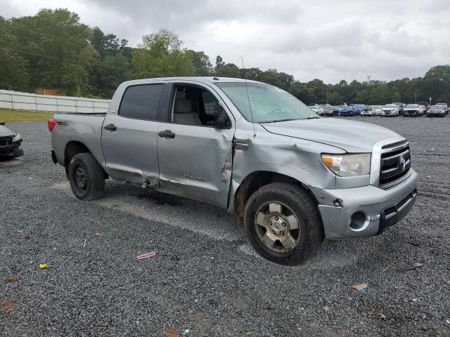 5TFDY5F11BX170594 - 2011 TOYOTA TUNDRA CREWMAX SR5 SILVER photo 4