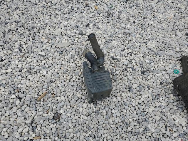 KL1TD56648B204561 - 2008 CHEVROLET AVEO BASE SILVER photo 12