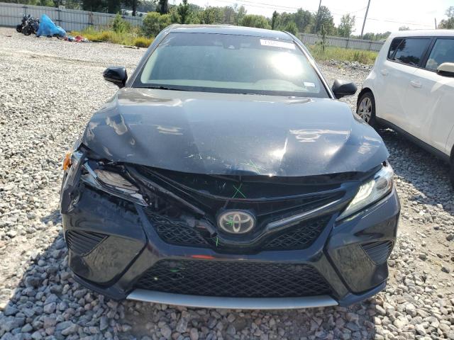 4T1B61HK7JU013739 - 2018 TOYOTA CAMRY XSE 黑色 照片 5