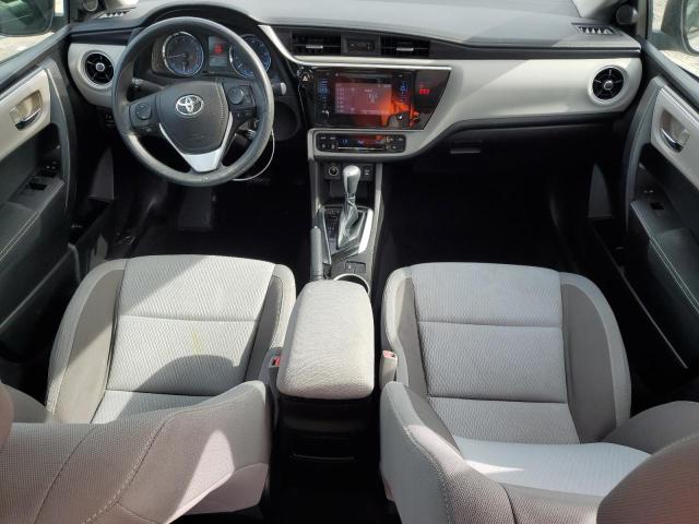 5YFBURHE1JP839020 - 2018 TOYOTA COROLLA L ვერცხლისფერი ფოტო 8