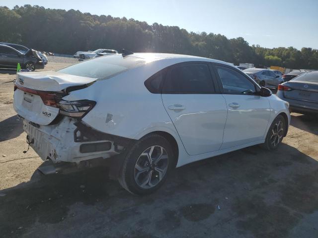 3KPF24AD2ME281423 - 2021 KIA FORTE FE WHITE photo 3