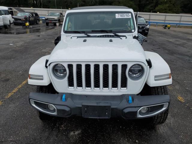 1C4JJXP60NW276090 - 2022 JEEP WRANGLER U SAHARA 4XE WHITE photo 5