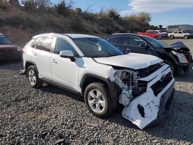 4T3RWRFV4MU037096 - 2021 TOYOTA RAV4 XLE 白色 照片 4