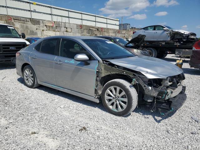 4T1B11HK2KU189887 - 2019 TOYOTA CAMRY L SILVER photo 4