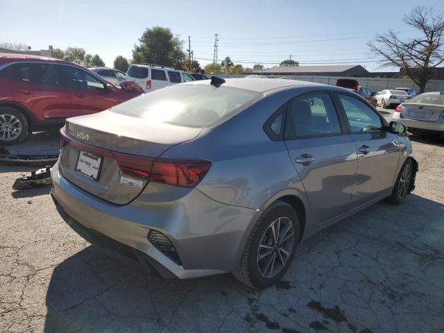 3KPF24AD6PE621838 - 2023 KIA FORTE LX SILVER photo 3